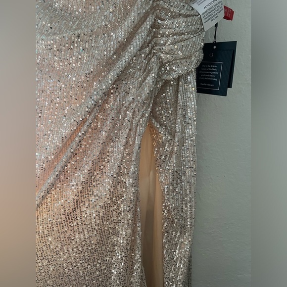 Mac Duggal Gold One Shoulder ruched Sequined Dress Style 26550 Size 8 - Picture 5 of 9